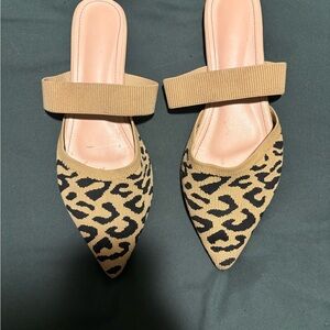 Amazon Essentials Tan Leopard Print Mules